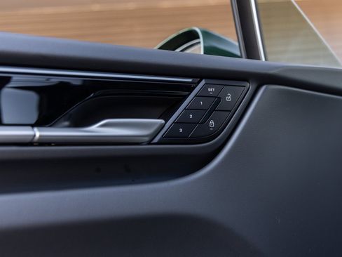 New 2025 Porsche Macan Electric image 23