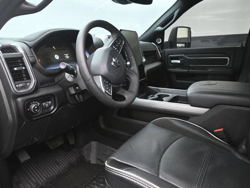 Used 2025 RAM 2500 Laramie AWD/4WD image 19