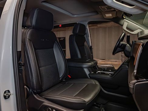 Used 2024 GMC Sierra 3500 Denali w/ Denali Reserve Package image 28