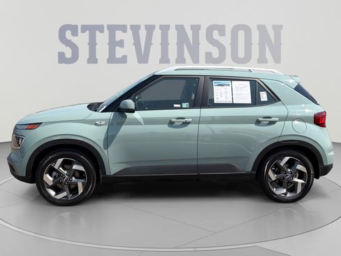 Used 2025 Hyundai Venue SEL FWD image 2