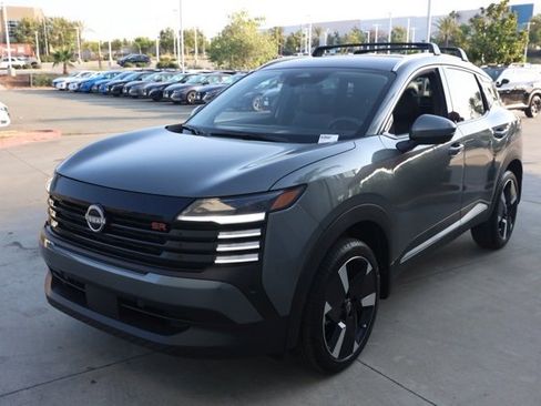 New 2025 Nissan Kicks SR image 8