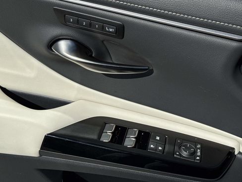 New 2025 Lexus ES 350 w/ Premium Package image 18