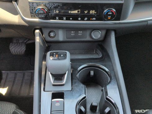 Used 2026 Nissan Rogue SV AWD/4WD image 25