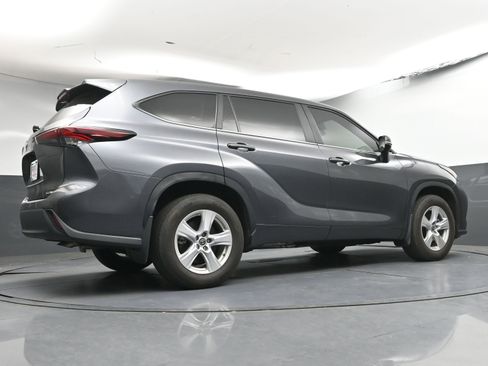 Certified 2024 Toyota Highlander LE AWD/4WD image 23