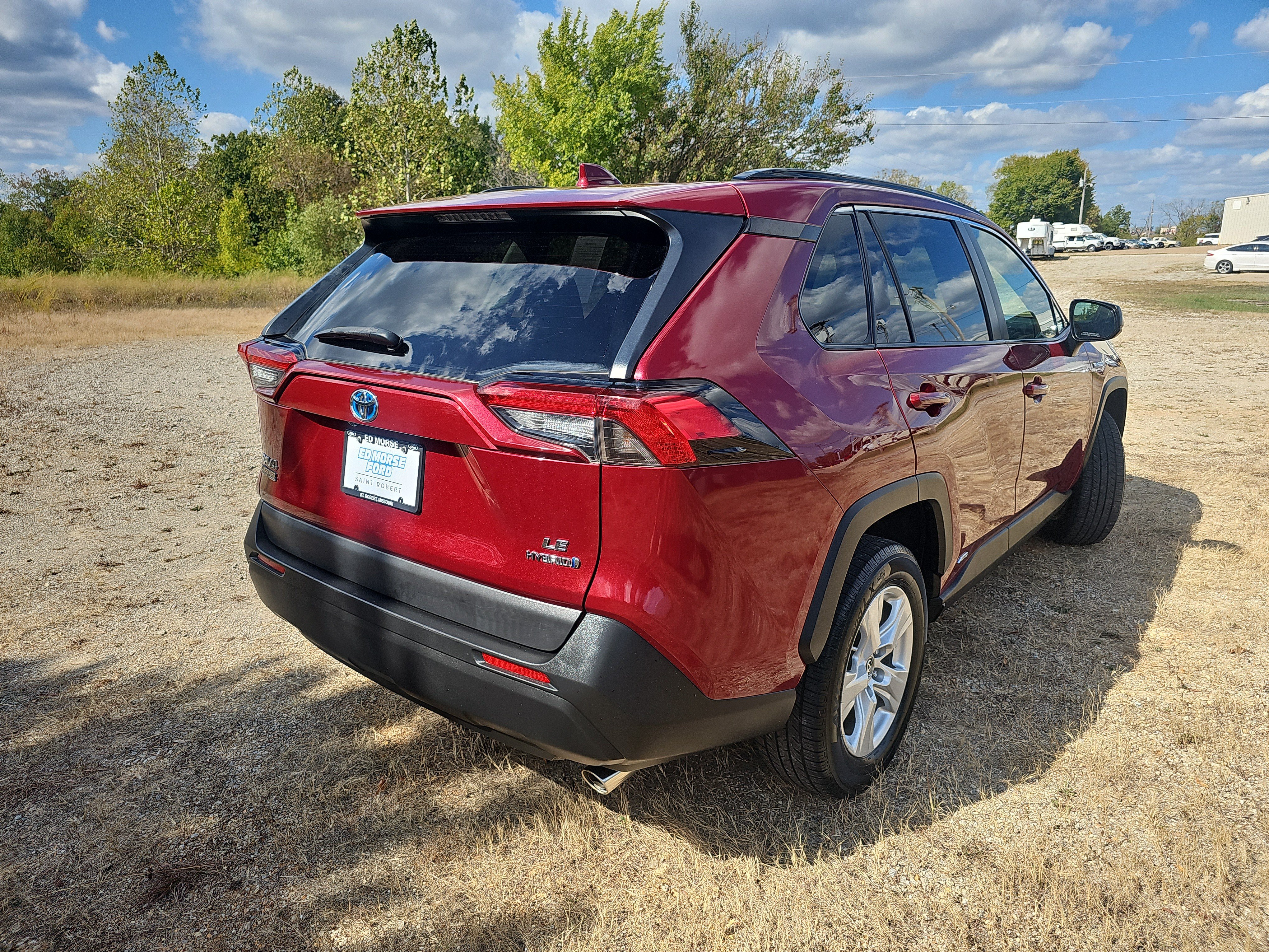 Used 2019 Toyota RAV4 LE w/ Carpet Mat Package AWD/4WD image 4