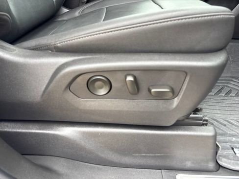 Used 2025 Chevrolet Silverado 1500 LTZ AWD/4WD image 45