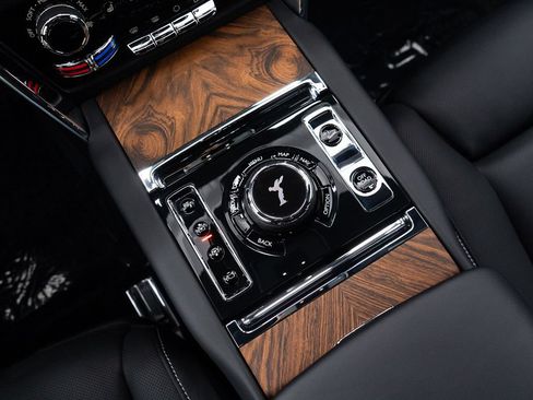 Certified 2023 Rolls-Royce Cullinan AWD/4WD image 39