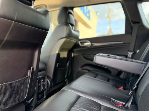 Used 2012 Jeep Grand Cherokee Laredo AWD/4WD image 16