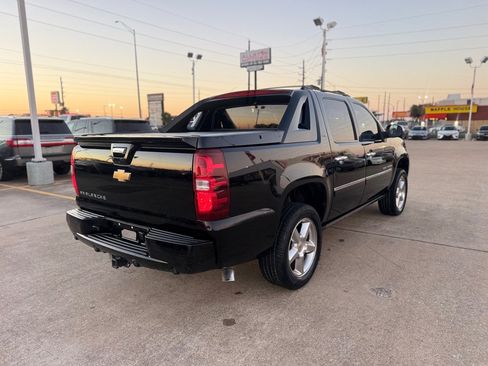 Used 2012 Chevrolet Avalanche LTZ image 5