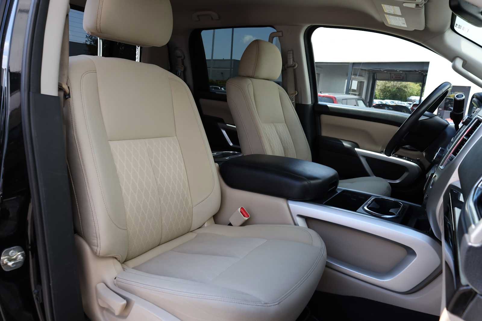 Used 2017 Nissan Titan SV RWD image 35