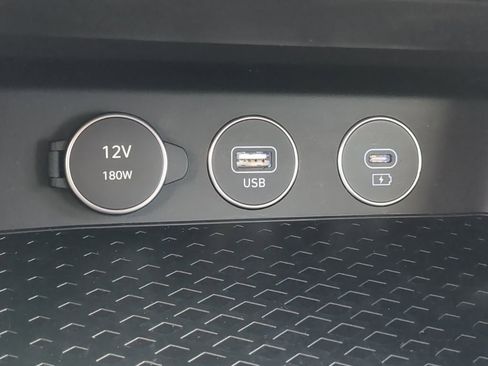 Used 2025 Genesis G70 2.5T RWD image 23