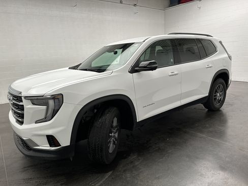 Used 2025 GMC Acadia Elevation FWD image 4