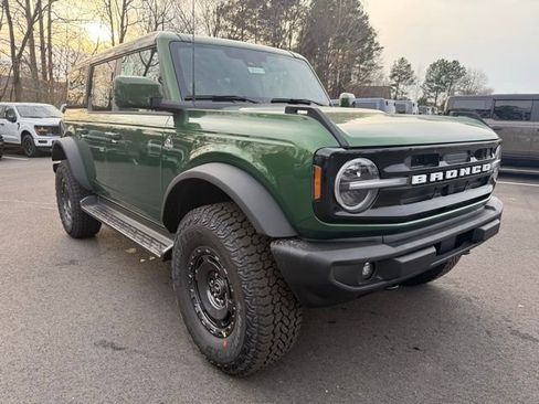 New 2025 Ford Bronco Outer Banks w/ Sasquatch Package AWD/4WD image 7