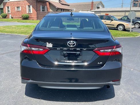 Used 2022 Toyota Camry LE FWD image 5
