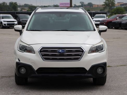 Used 2017 Subaru Outback 3.6R Touring AWD/4WD image 5