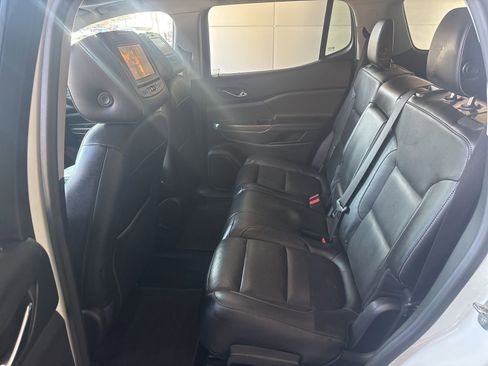 Used 2017 GMC Acadia SLT image 40