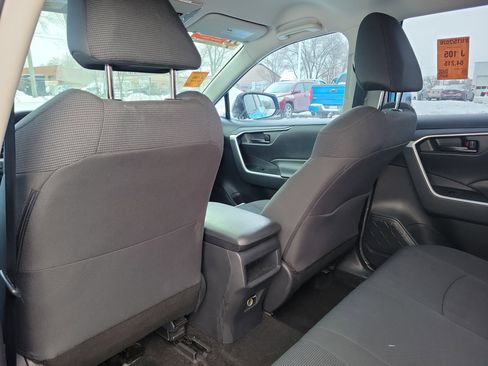 Used 2020 Toyota RAV4 LE image 7
