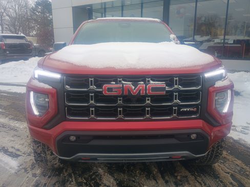 Used 2024 GMC Canyon AT4 w/ Technology Package image 2