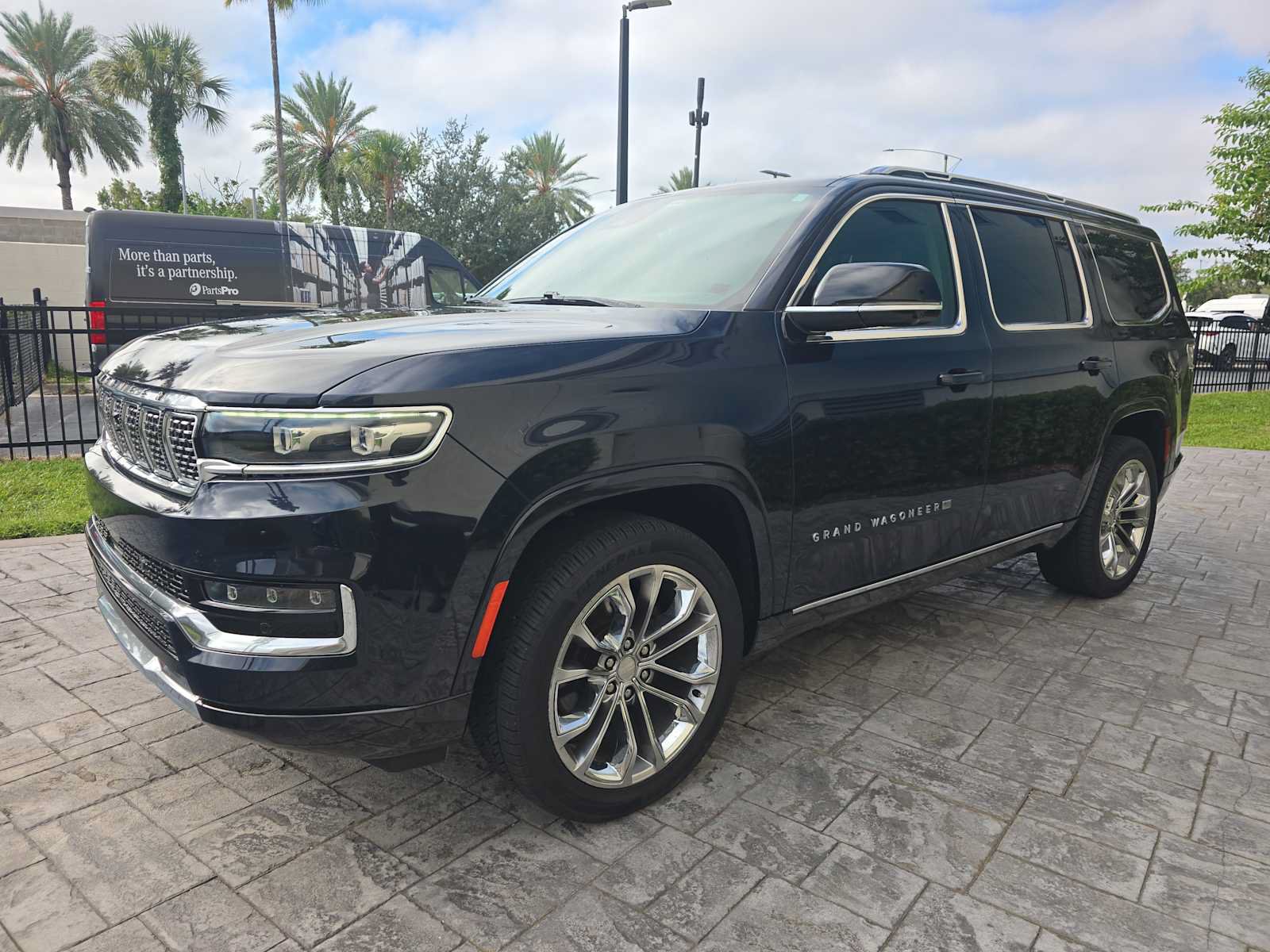 Used 2023 Jeep Grand Wagoneer Series II AWD/4WD image 7