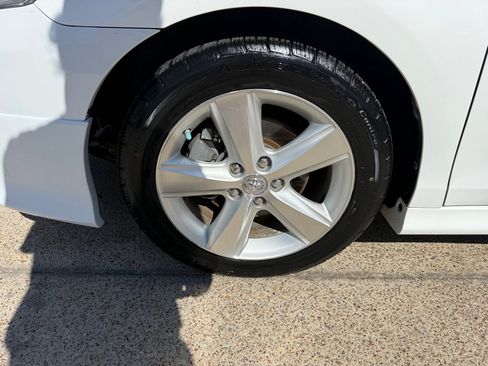 Used 2011 Toyota Camry SE FWD image 12