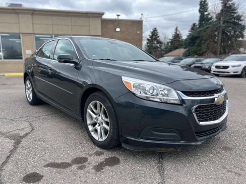 Used 2016 Chevrolet Malibu LT w/ Power Convenience Package image 3