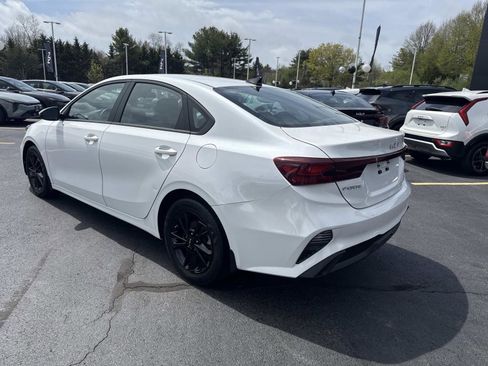 Used 2023 Kia Forte LXS w/ LXS Technology Package FWD image 3
