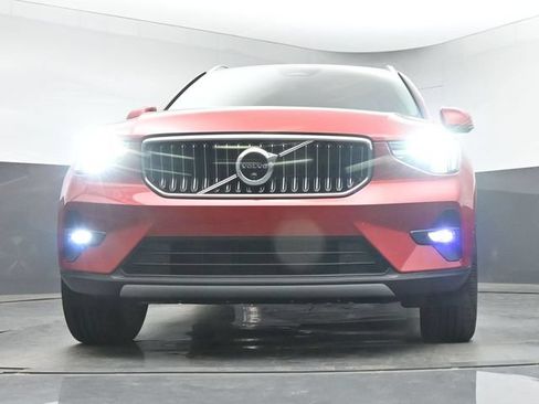 Used 2025 Volvo XC40 B5 Plus AWD/4WD image 36