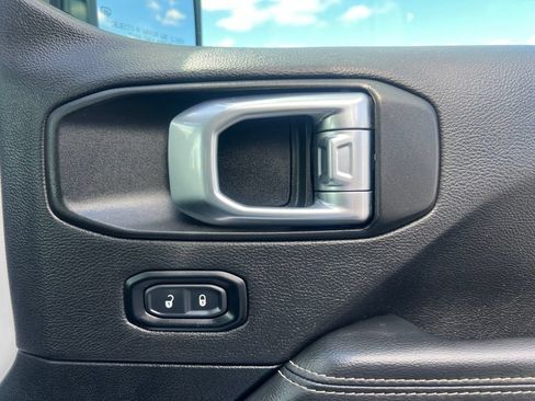 Used 2023 Jeep Wrangler Unlimited Sahara AWD/4WD image 44