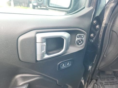 Used 2022 Jeep Gladiator Sport AWD/4WD image 12