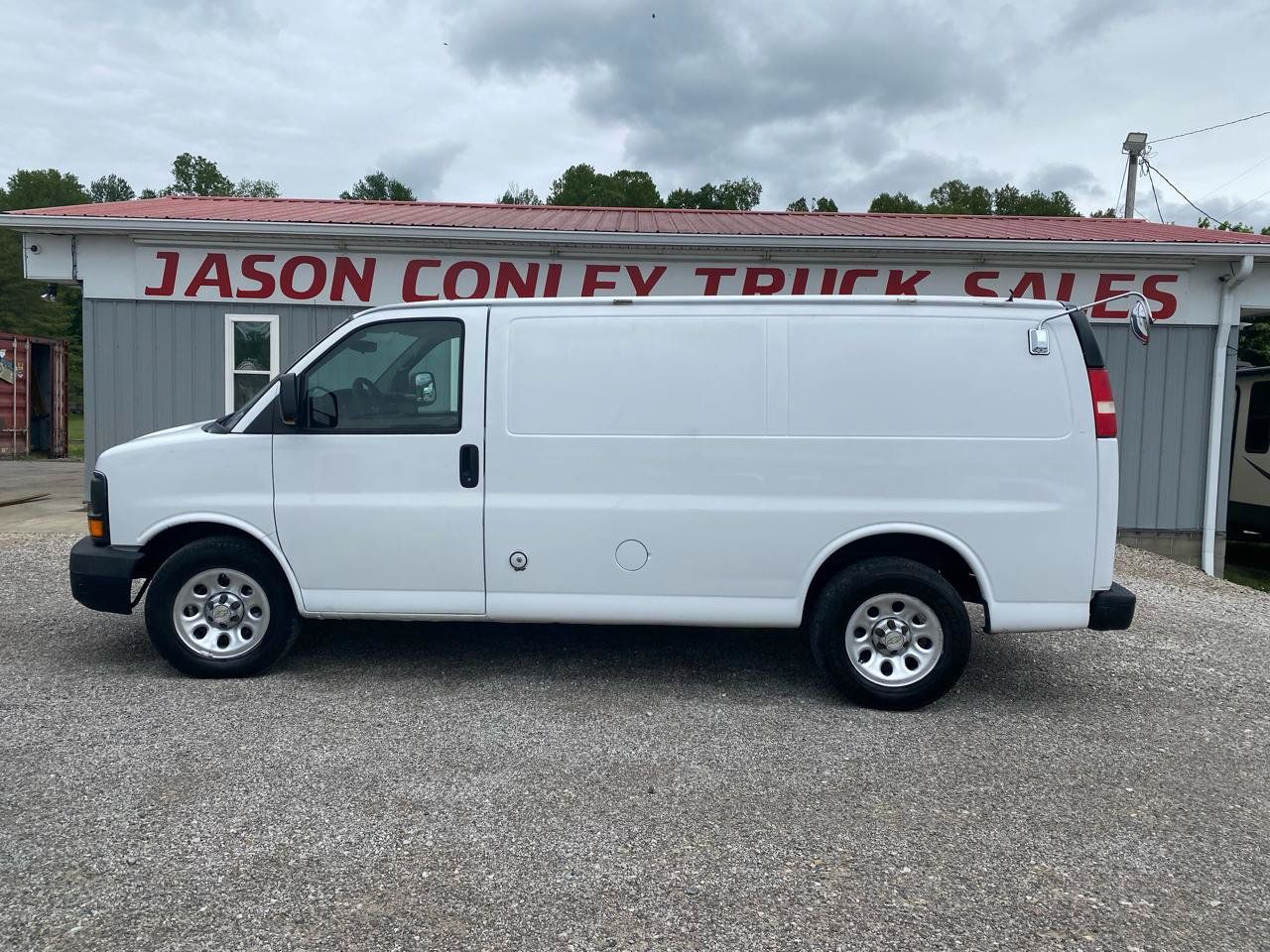 Used 2011 Chevrolet Express 1500 RWD image 1