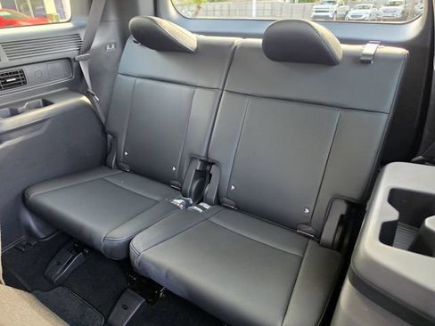 Used 2025 Hyundai Santa Fe SEL FWD image 14