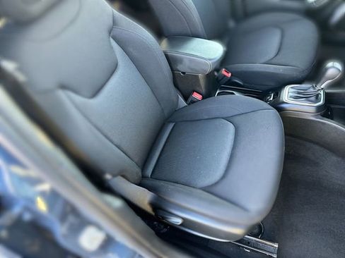 Used 2023 Jeep Renegade Latitude AWD/4WD image 27