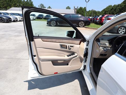 Used 2014 Mercedes-Benz E 250 BlueTEC Sedan image 32