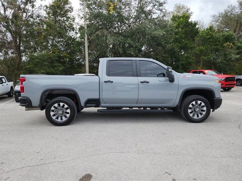 Used 2024 Chevrolet Silverado 2500 Custom w/ Custom Value Package image 3