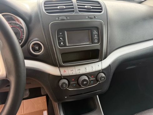 Used 2014 Dodge Journey SE w/ Flexible Seating Group image 19