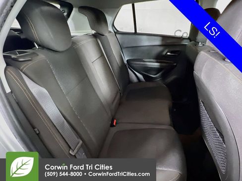 Used 2017 Chevrolet Trax LS AWD/4WD image 16