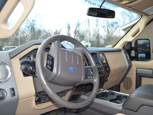 Used 2011 Ford F250 Lariat w/ Lariat Interior Pkg AWD/4WD image 14