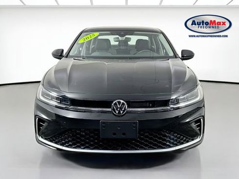 Used 2025 Volkswagen Jetta SE w/ Black Wheel Package image 7
