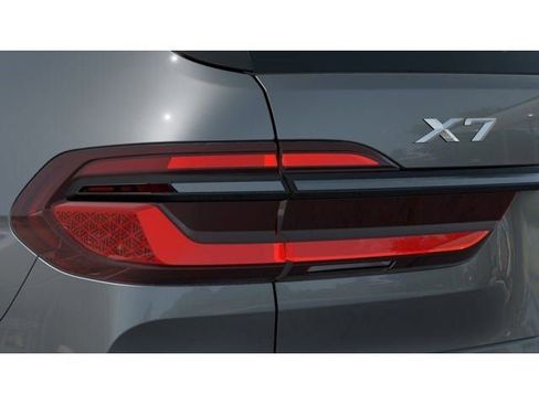 Used 2026 BMW X7 xDrive40i w/ Executive Package image 8