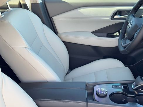 New 2026 Nissan Rogue SV image 10