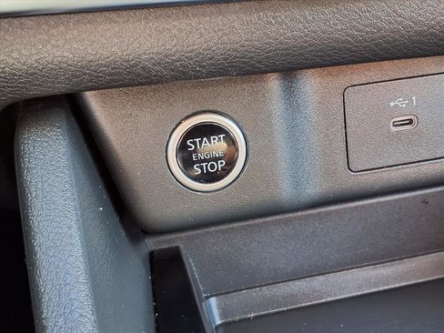 Used 2023 Nissan Rogue S image 10