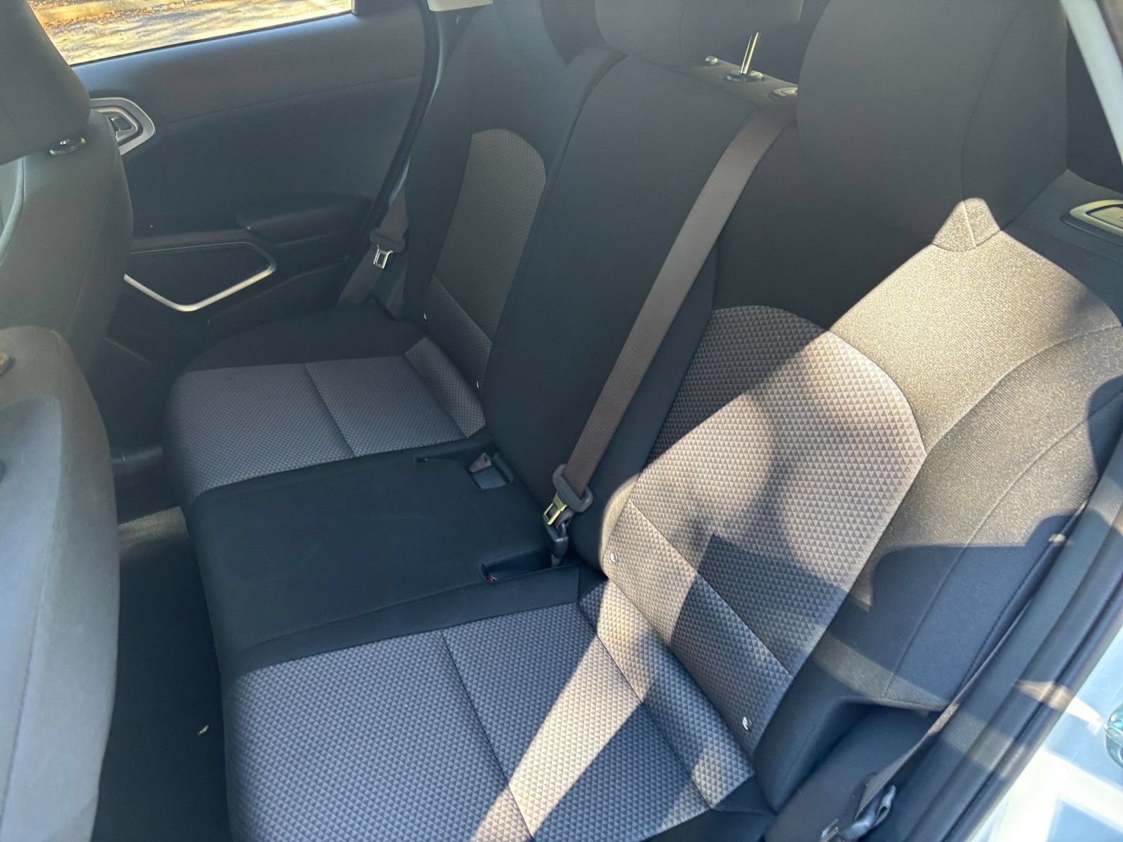 Used 2025 Kia Soul LX w/ LX Technology Package FWD image 32