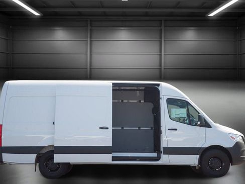 Used 2024 Mercedes-Benz Sprinter 2500 image 7