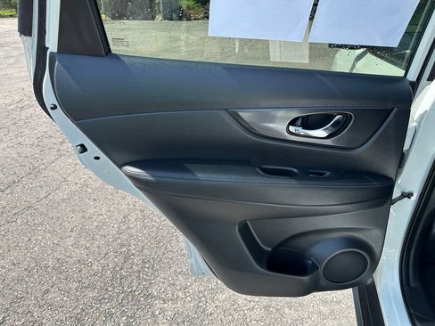 Used 2018 Nissan Rogue SV w/ Premium Package AWD/4WD image 25