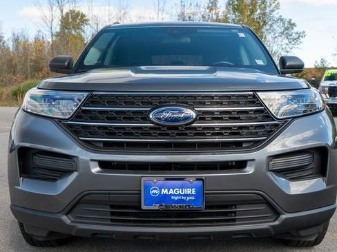Used 2022 Ford Explorer XLT image 3