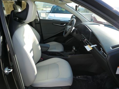 Certified 2025 Kia Niro EX image 27