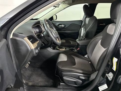 Used 2014 Jeep Cherokee Latitude image 11