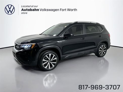 Certified 2022 Volkswagen Taos SE image 1