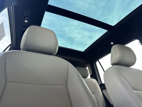 Used 2018 Volkswagen Tiguan SEL w/ R-Line Package image 18