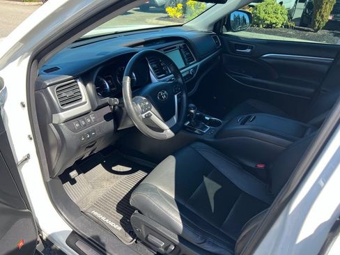 Used 2018 Toyota Highlander Limited Platinum AWD/4WD image 11